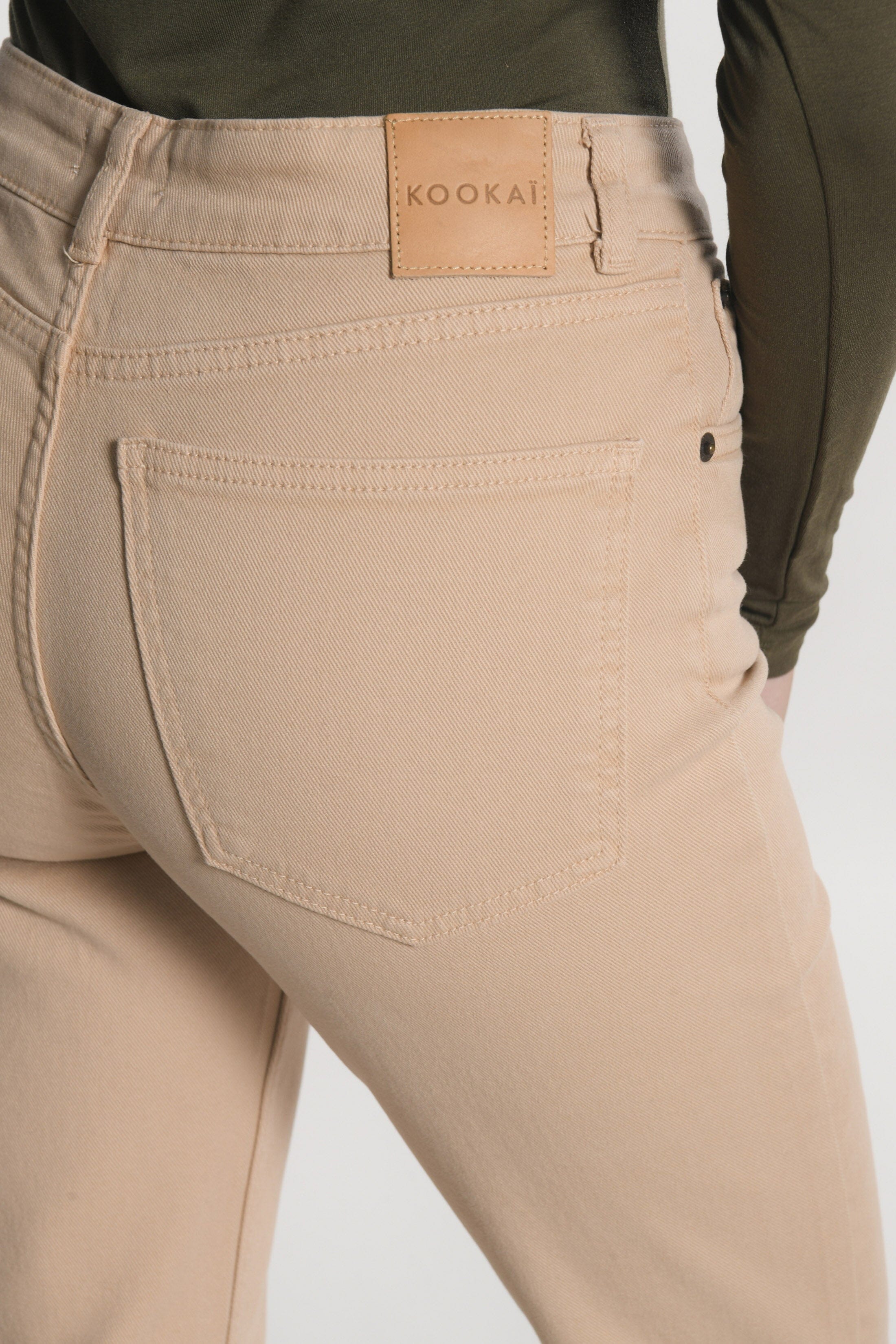 PANTALON CROPPED SPORTWEAR BRENDA CAMEL PANTALON SPORTWEAR NEW KOOKAI Mode Kookai