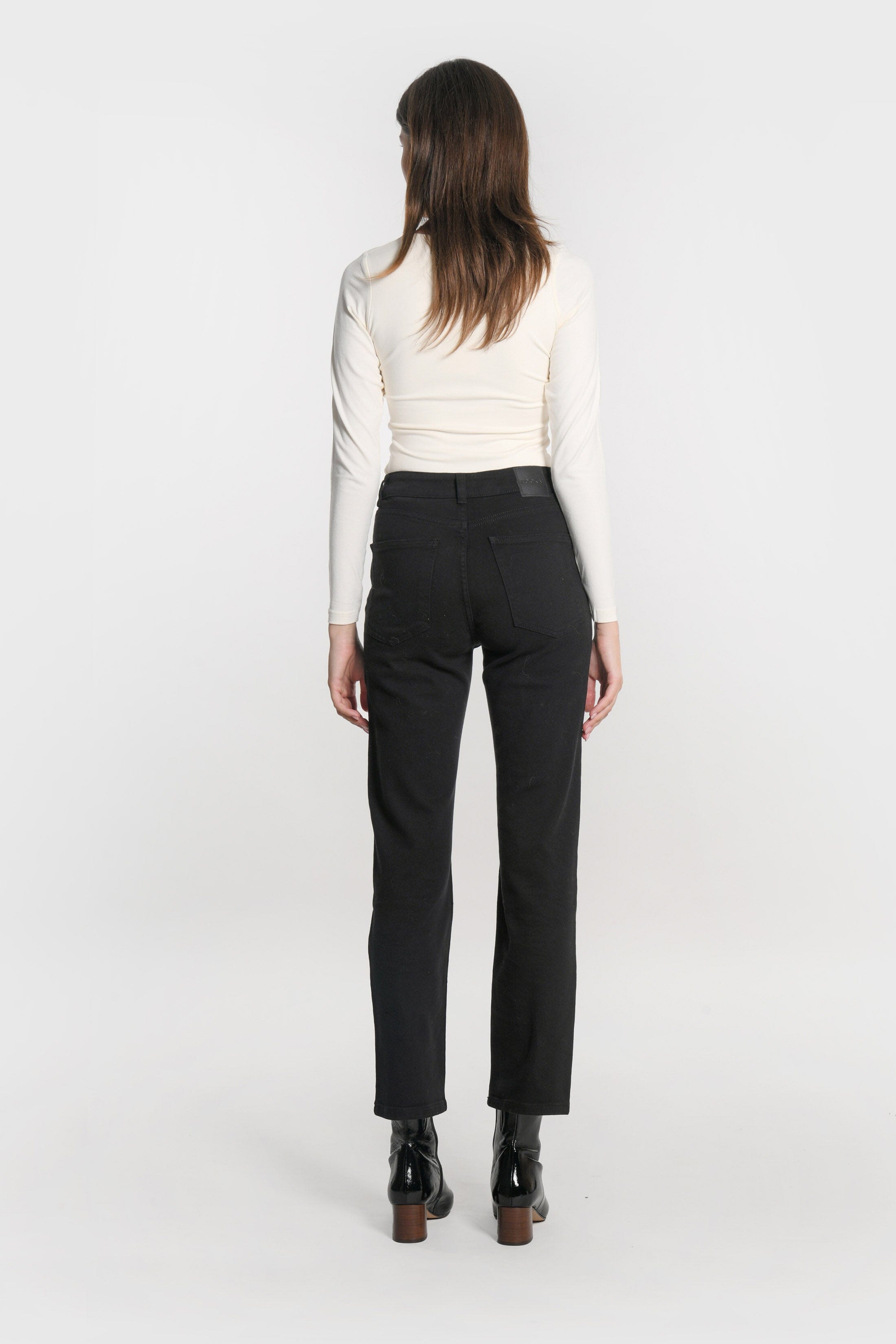 PANTALON CROPPED SPORTWEAR BRENDA NOIR PANTALON SPORTWEAR NEW KOOKAI Mode Kookai