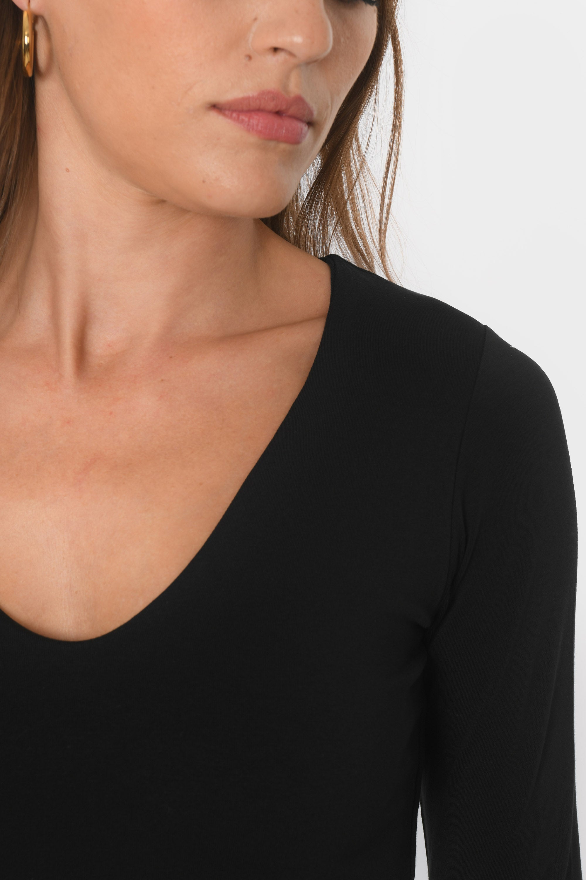 TEE-SHIRT COL V - MATHILDA - NOIR