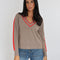 ASTRID PULL COL V BEIGE CHINE/ROUGE