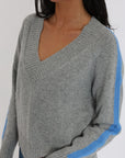 ASTRID PULL COL V GRIS CHINE/BLUE