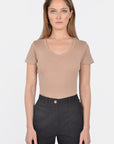 T-SHIRT CÔTELÉ V CLAIRE BEIGE TEE SHIRT KOOKAI Mode Kookai