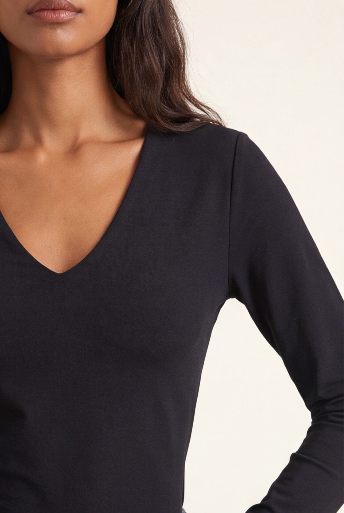 TEE-SHIRT COL V - MATHILDA - NOIR TEE SHIRT KOOKAI Mode Kookai